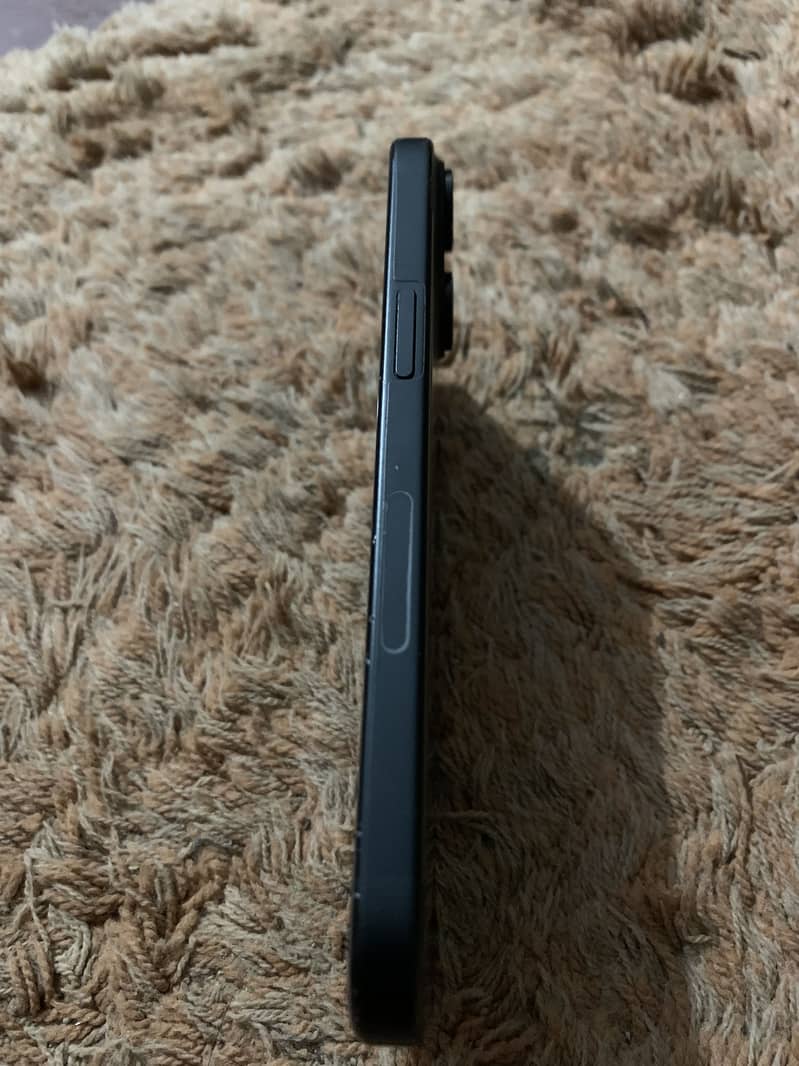 Apple iPhone 15 water pick 2