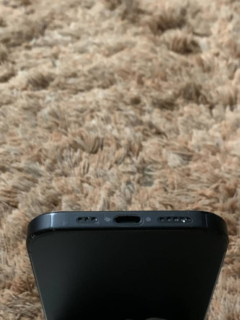 Apple iPhone 15 water pick 4