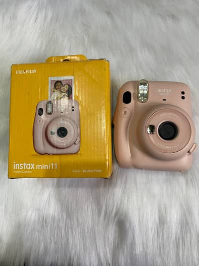 Fujifilm Instax mini 11 polaroid camera