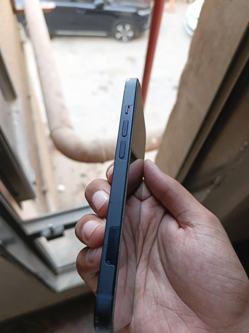Apple iPhone 13 2
