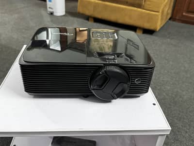 Optoma HD28e Projector | ONLY 37 hrs used| almost new| box/accesories