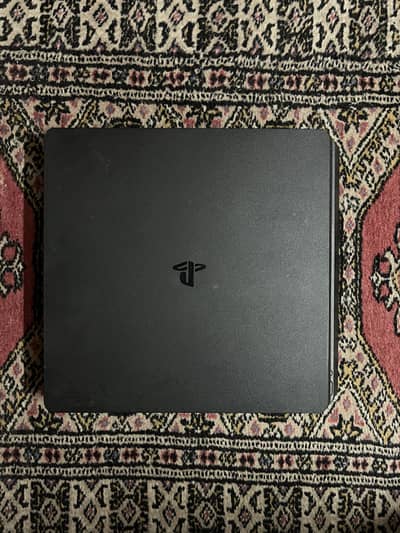PLAYSTATION 4 SLIM