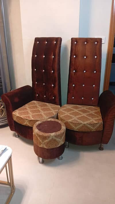 coffee table n chairs excellent condition price nigotiable