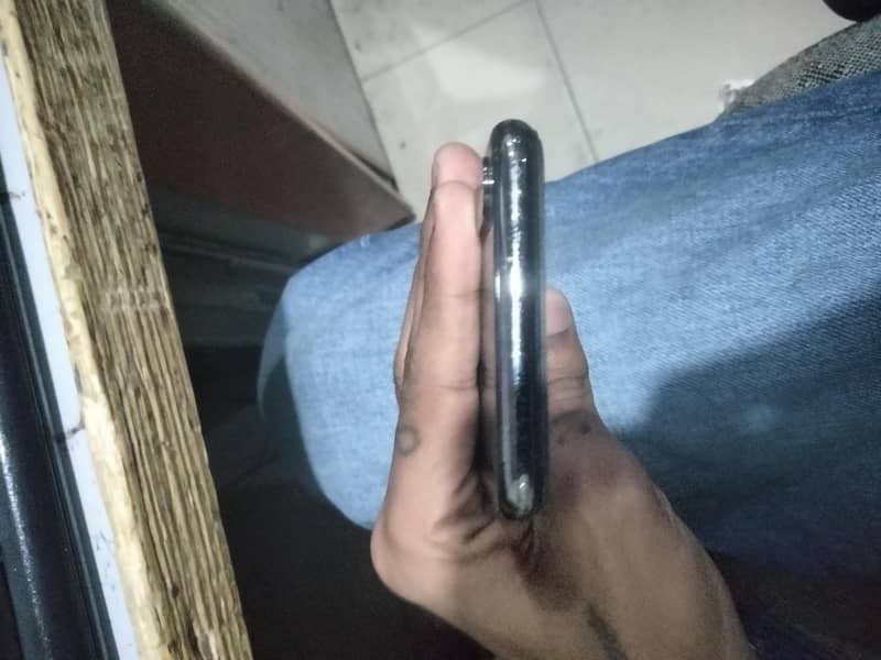 Apple iPhone X 4