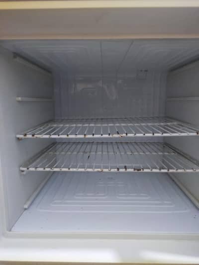 Dawlance Medium Size Refrigerator – Excellent Condition | Fast Cooling