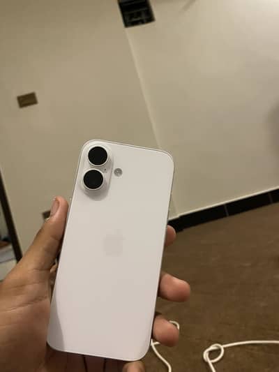 Apple iPhone 16