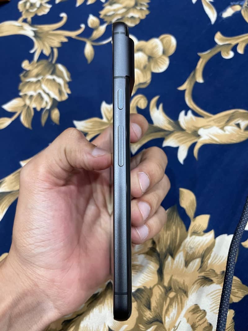 Google Pixel 8 4