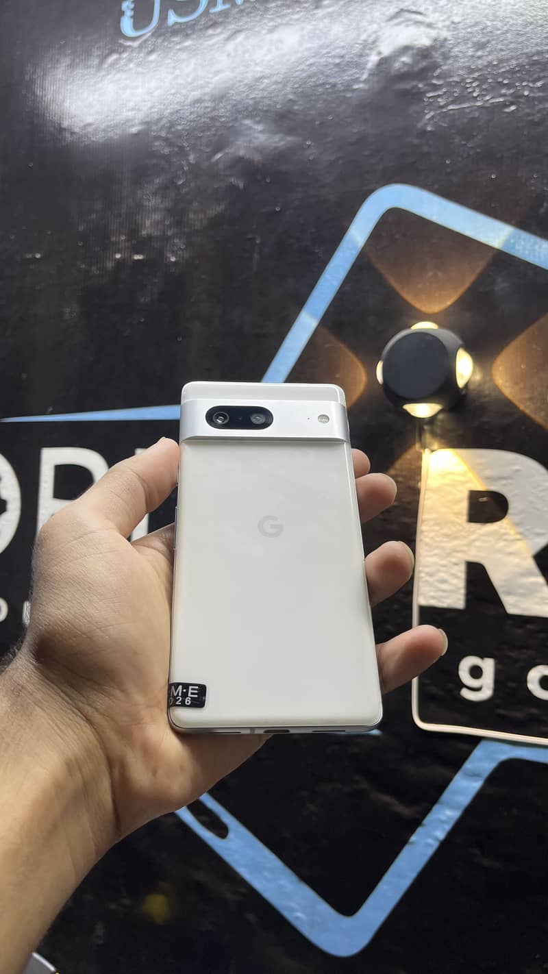 Google Pixel 7 4