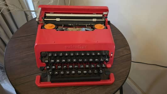 olivetti Valentine Vintage red typewriter with box made in japan