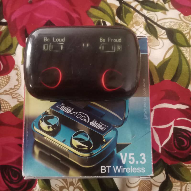 M. 10 headset 1
