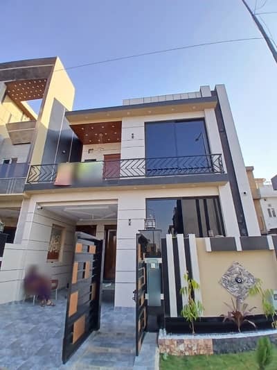 Own A On Excellent Location House In 5 Marla Lahore