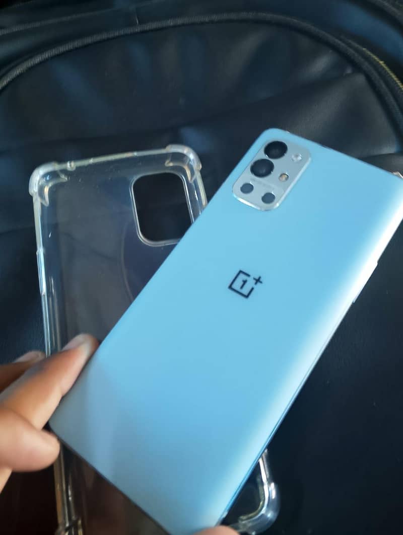 One Plus 9R 1