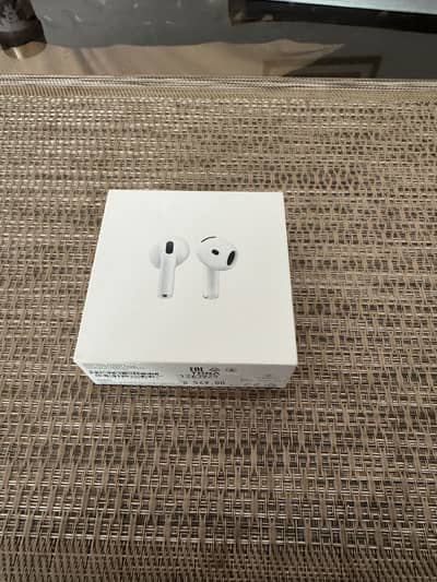 AirPods 4 barely used