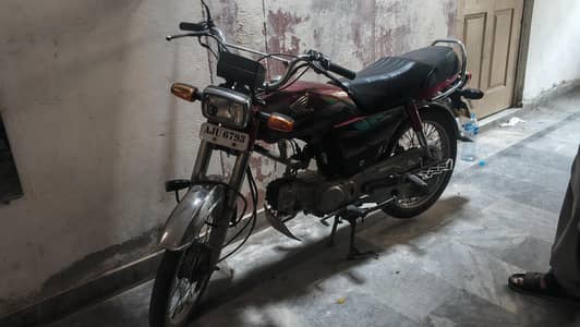 urgent sale hay koi issue nhi hya petroel average best hay