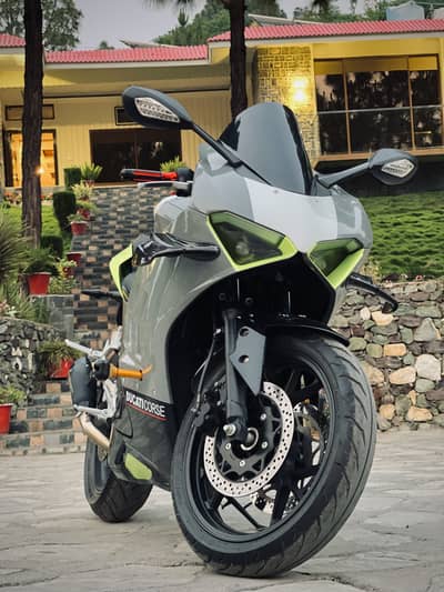 Ducati V4s