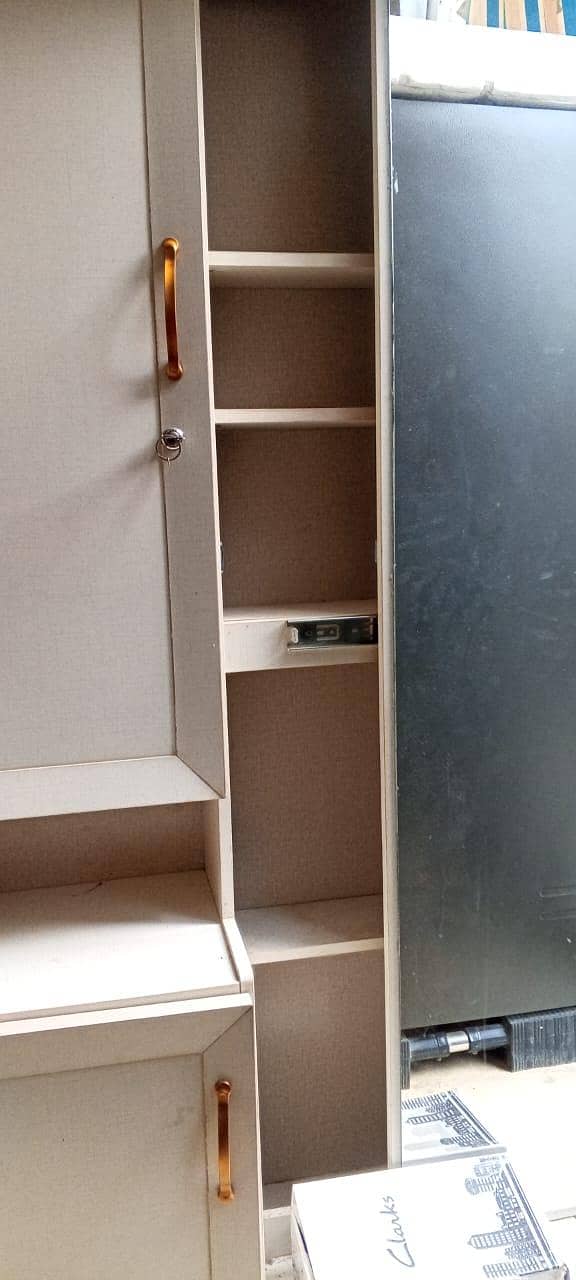 Dressing table 4