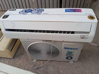Full DC inverter T3 brand New condition sirf Lene wale rabta Keren