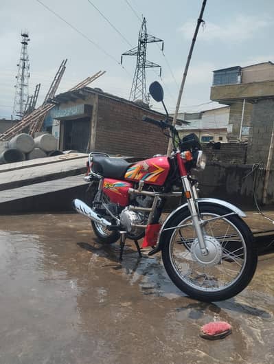 125 new model 2300 km chala hai har chezz ok hai