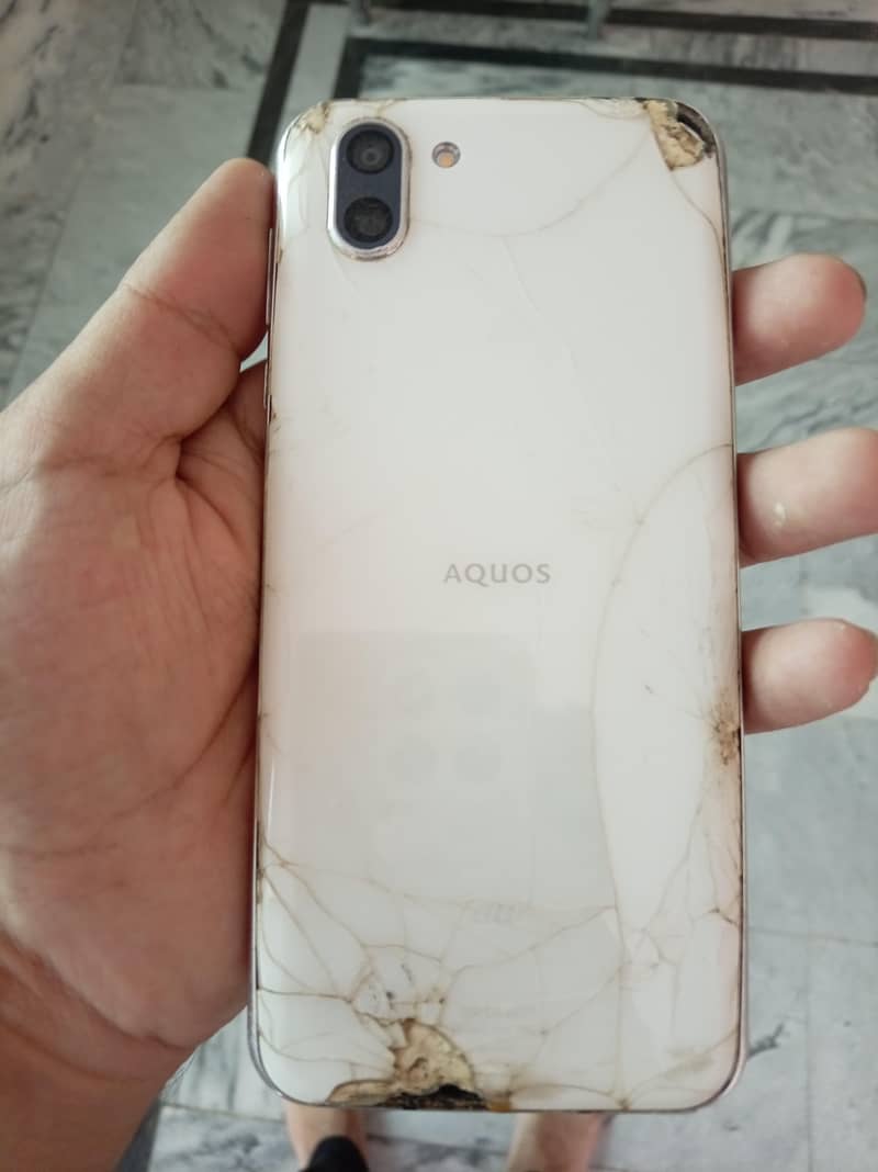 Sharp Aquos R2 1