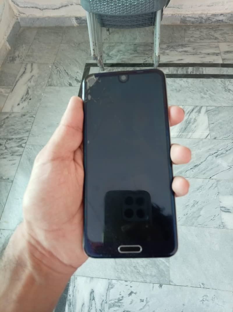 Sharp Aquos R2 4