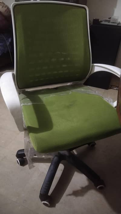computer chair (price negotiable )