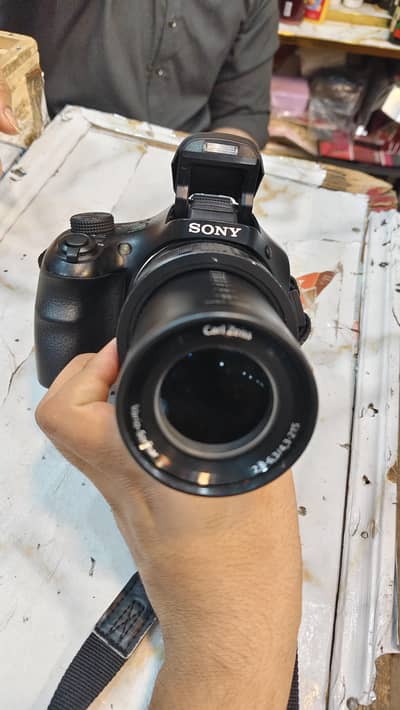 Sony Cyber Short 20.4 mp hx400v