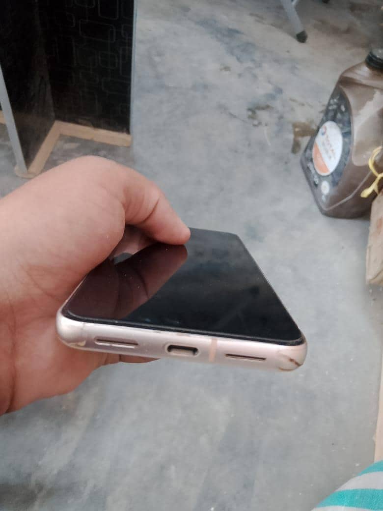 Google Pixel 8 4