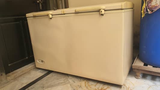 Waves freezer for sale in good condition