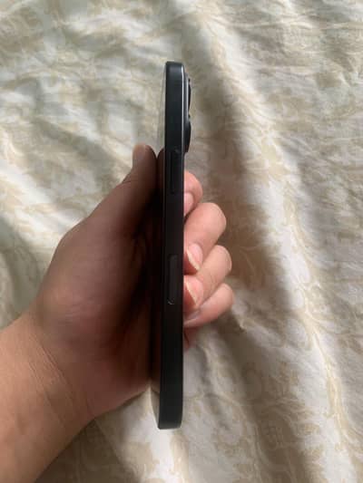 Apple iPhone 16