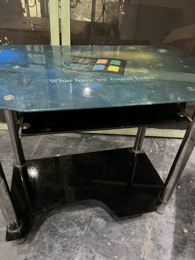 Computer table 0