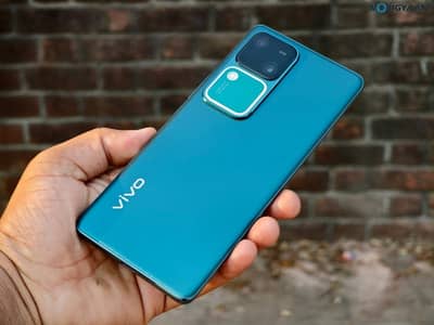 Vivo V30