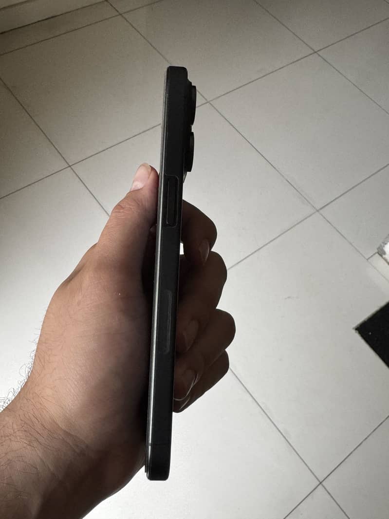 iPhone 15 Pro Max 2