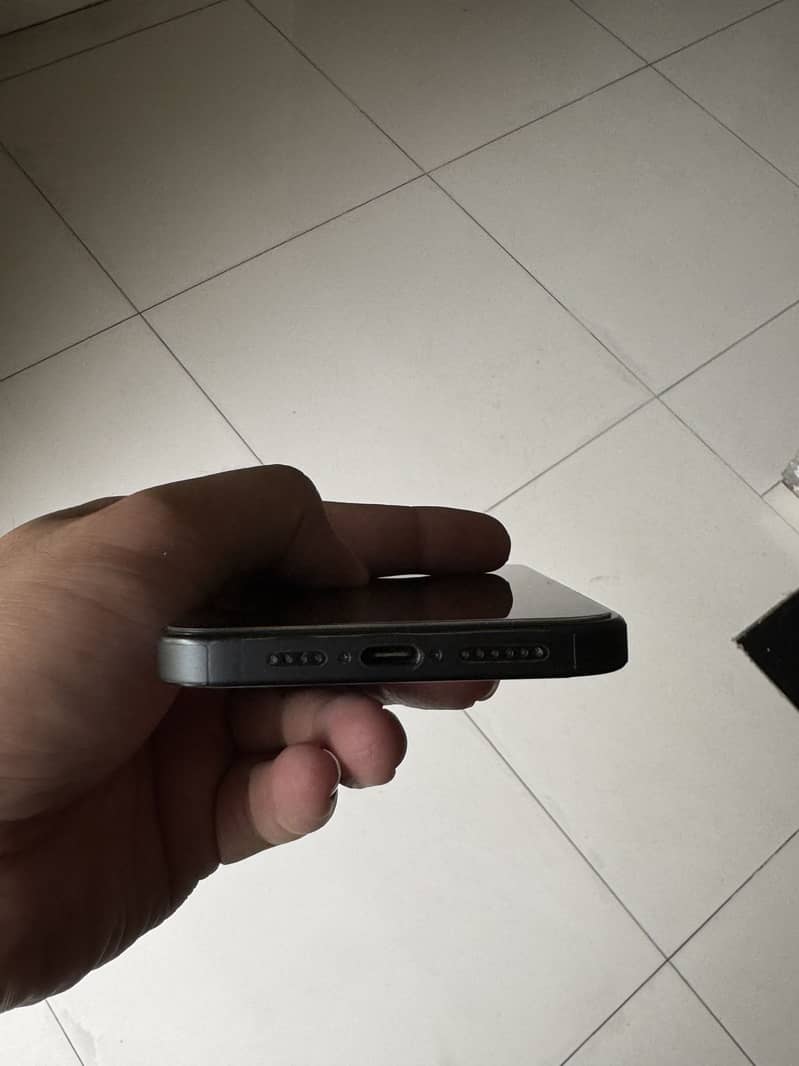 iPhone 15 Pro Max 3