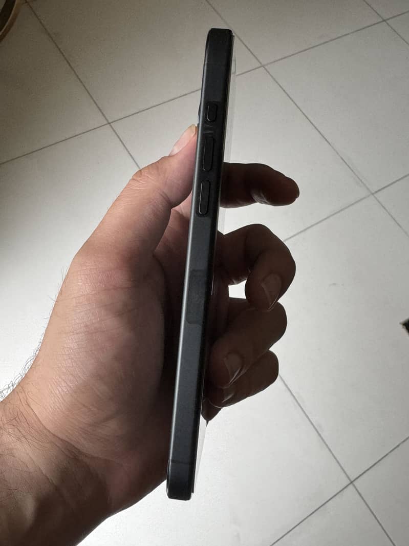 iPhone 15 Pro Max 5