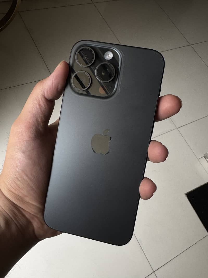 iPhone 15 Pro Max 6