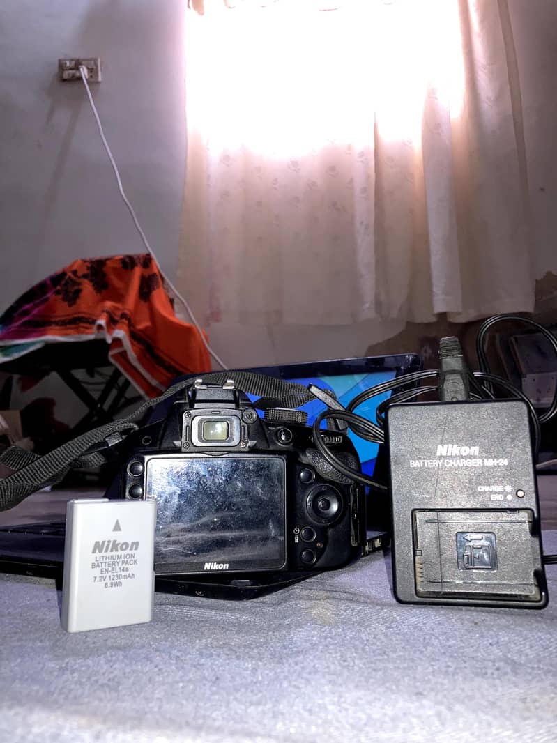 DSLR camera 10
