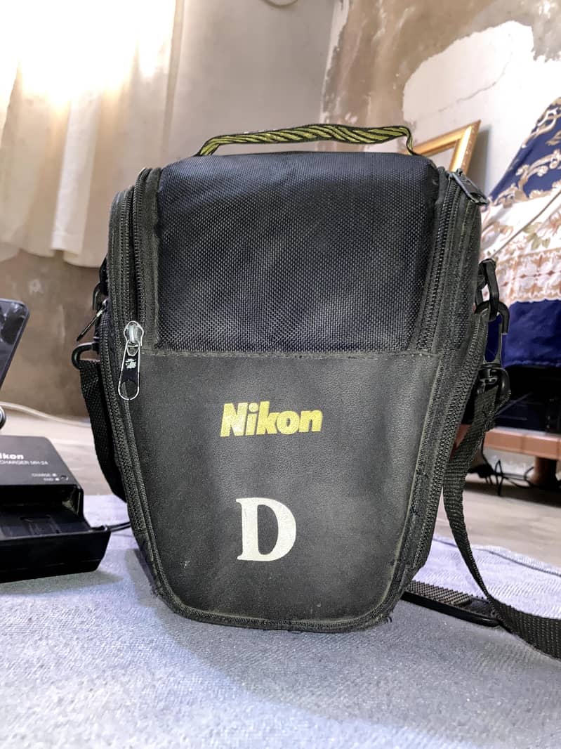 DSLR camera 12