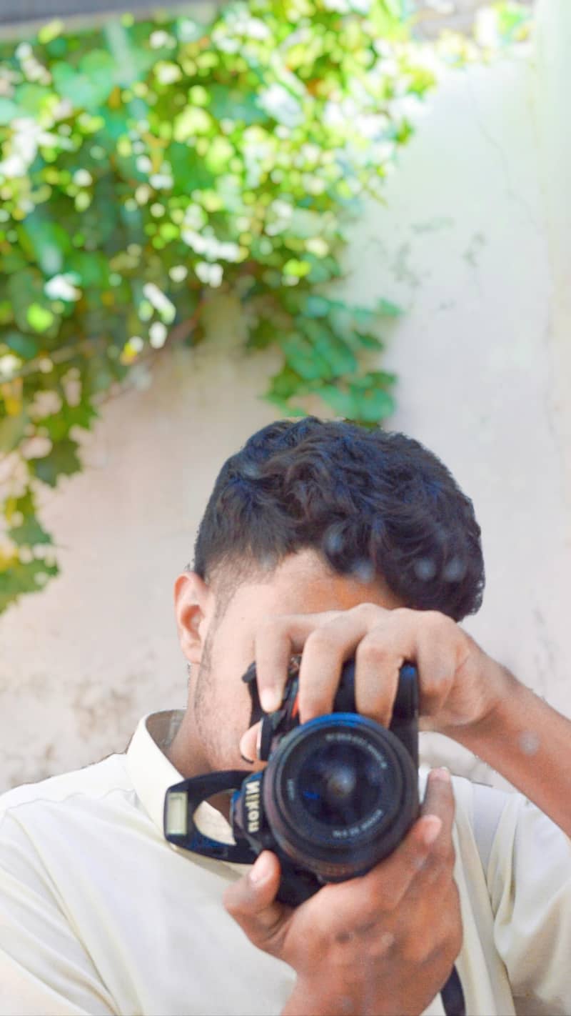 DSLR camera 13