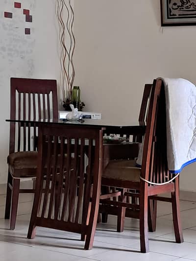 king bed dressing centr table glass dinin with 4 chairsg