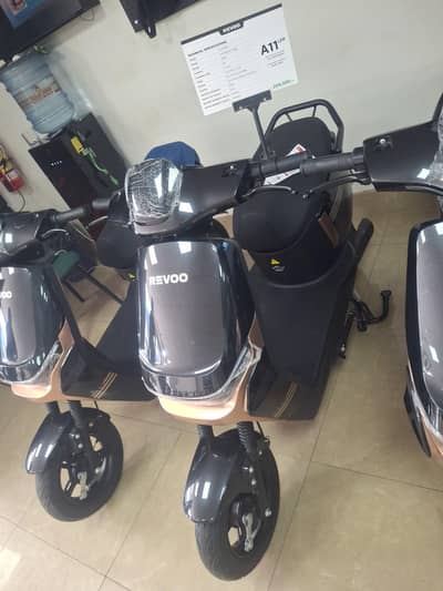 revoo new scooter A11 lithium batrey