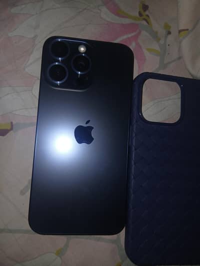 Apple iPhone 15 Pro Max 100 battery 147 cycle  4 months sim time