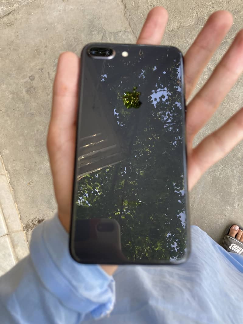 Apple iPhone 8 Plus 0