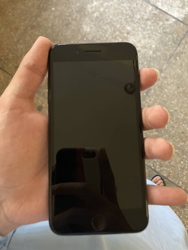 Apple iPhone 8 Plus 1