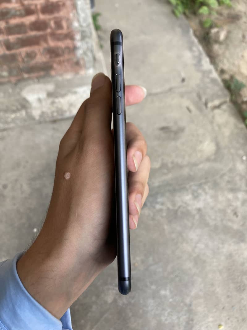 Apple iPhone 8 Plus 4