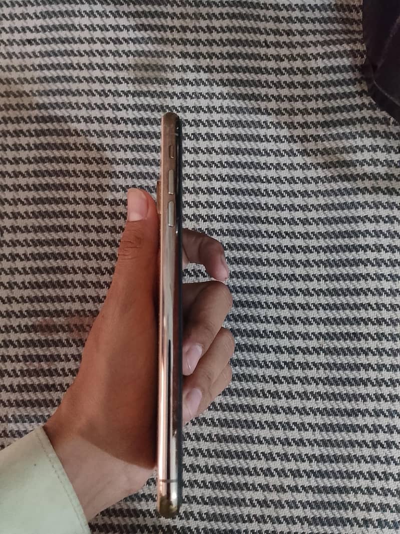 iphone xs max 4