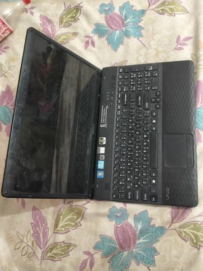 Sony i3 Laptop for sale with orignal charger