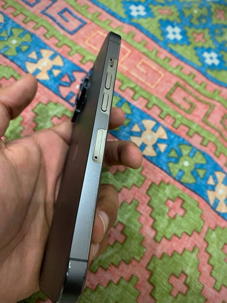Apple iPhone 13 Pro 2