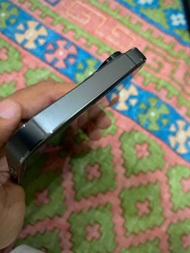 Apple iPhone 13 Pro 4