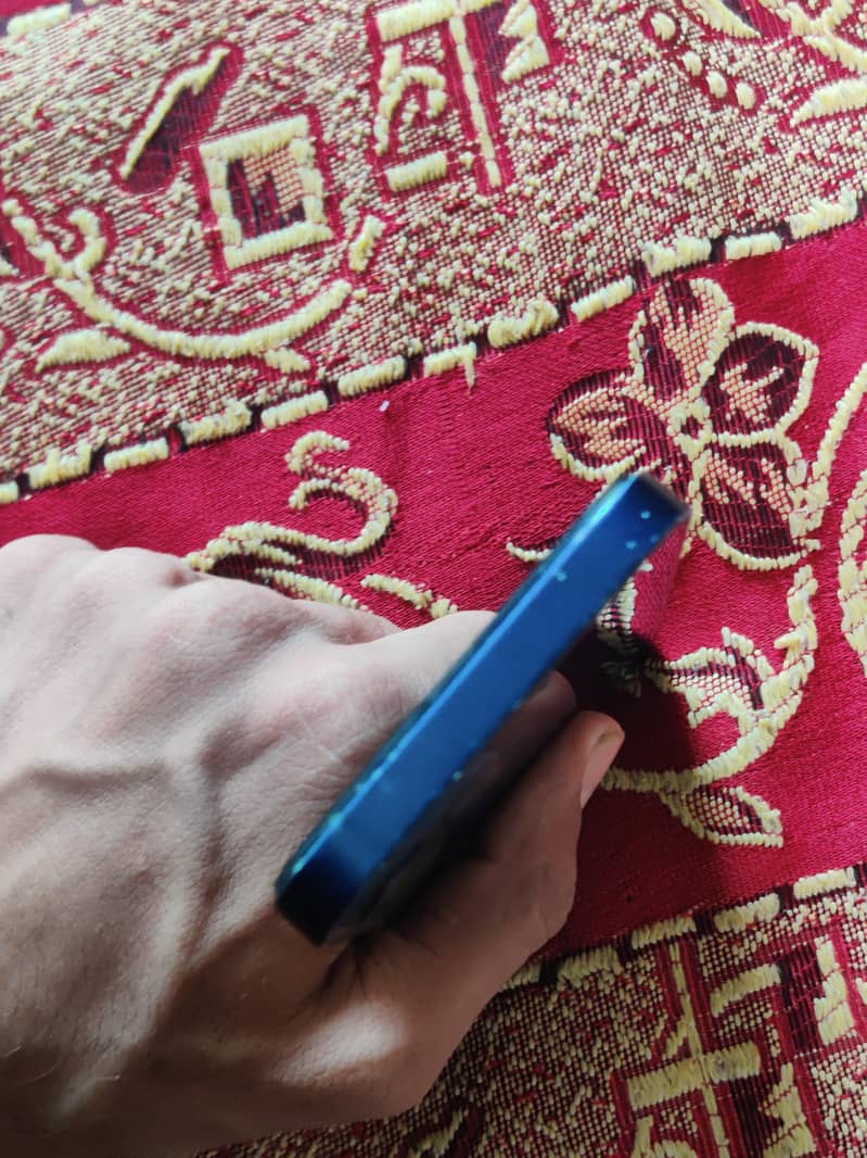 iPhone 12 mini 4