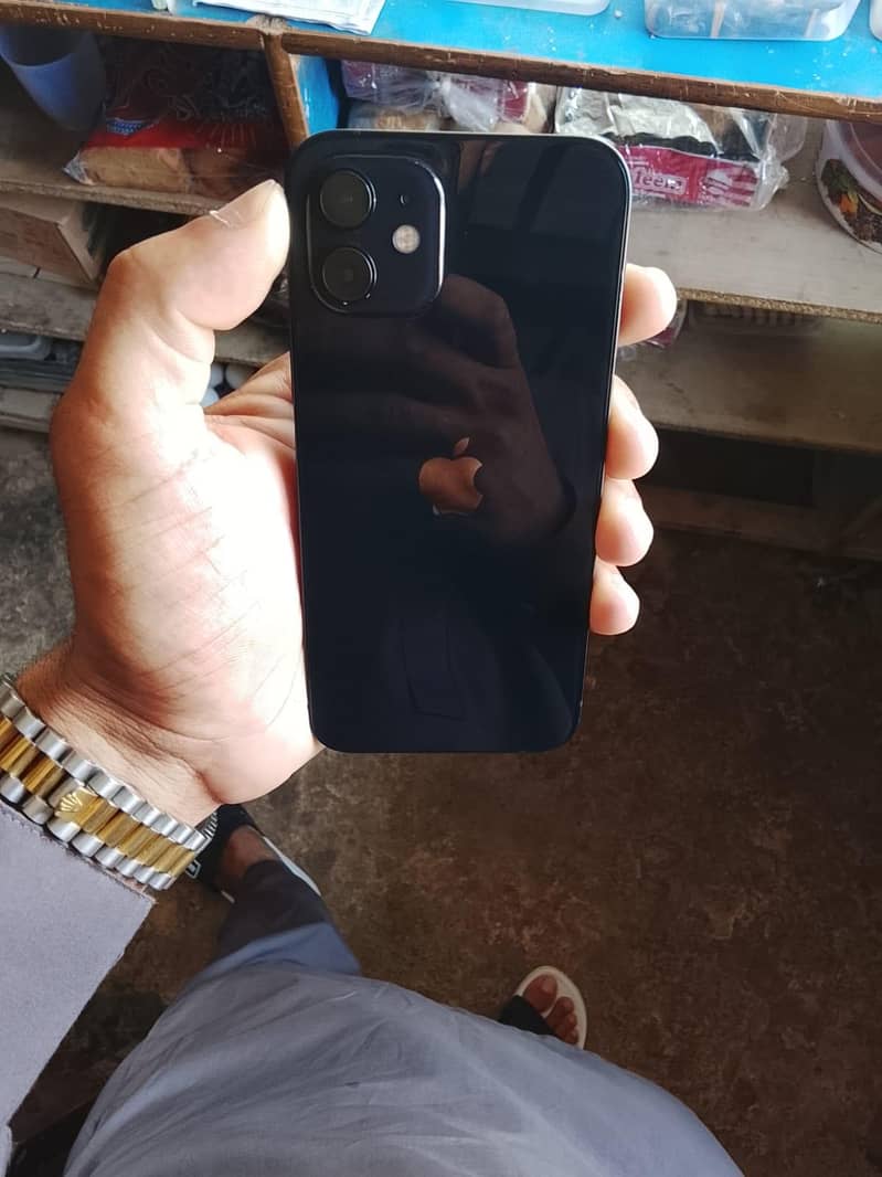 Apple iPhone 12 4